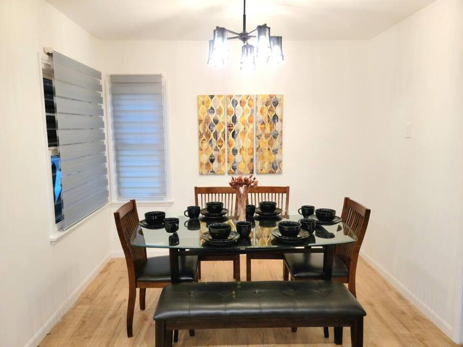 Newly Furnished Pool House Сasa de vacaciones *